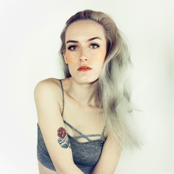 Meet your Posher, Kat - Picture 1 of 3